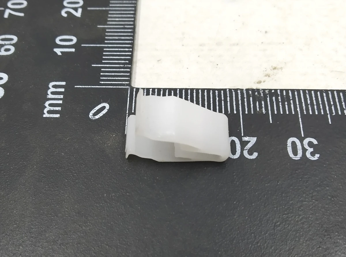 15 Клипса крепления облицовки салона 90666-SDA-A010-M1 Tesla model 3 1098408-00-B