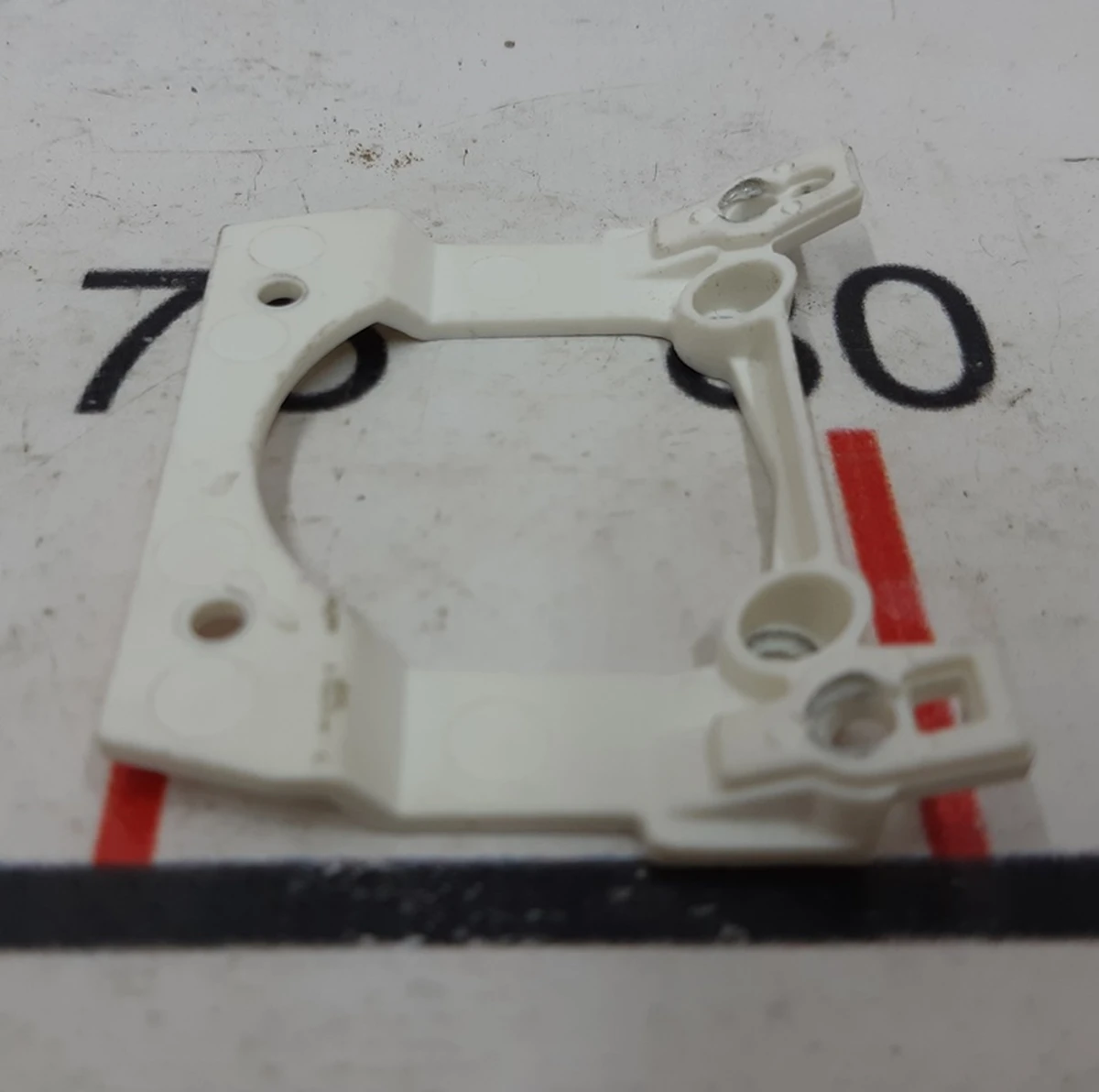 10 Кронштейн крепления зеркала заднего вида и камеры TRIPLE 2 Tesla model S REST 1098491-00-C