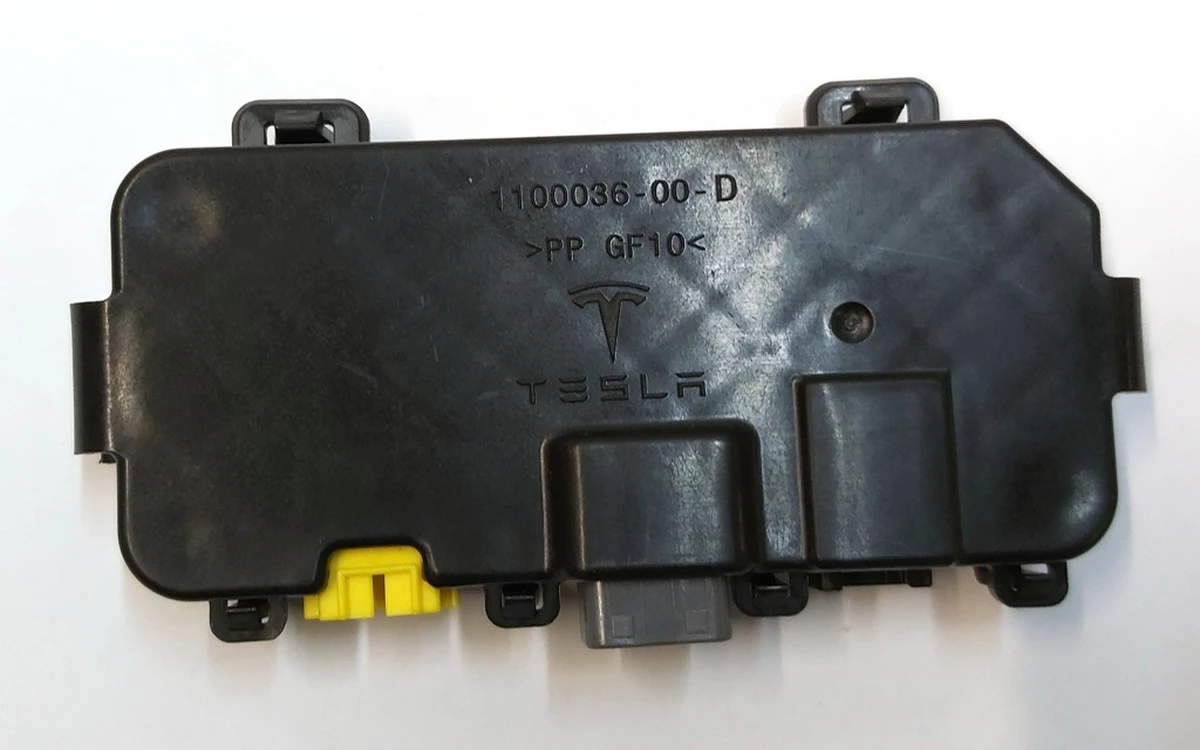 2 Блок управления пассажирского сиденья Tesla model 3, model Y 7654324-01-B