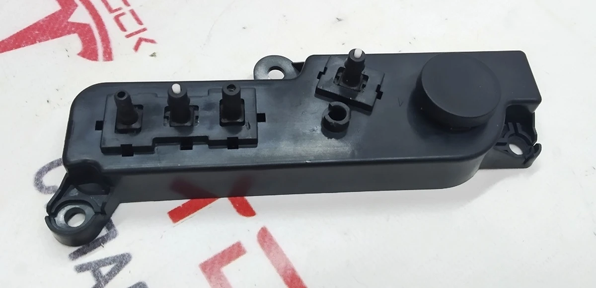 1 M3 SEAT 1R LHD DRIVER SW 8WY LBR damaged Tesla Model 3, Model Y 1098529-00-F