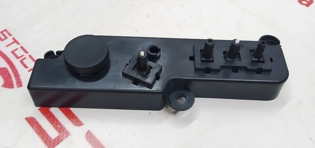 1 M3 SEAT 1R LHD DRIVER SW 8WY LBR damaged Tesla Model 3, Model Y 1098529-00-F