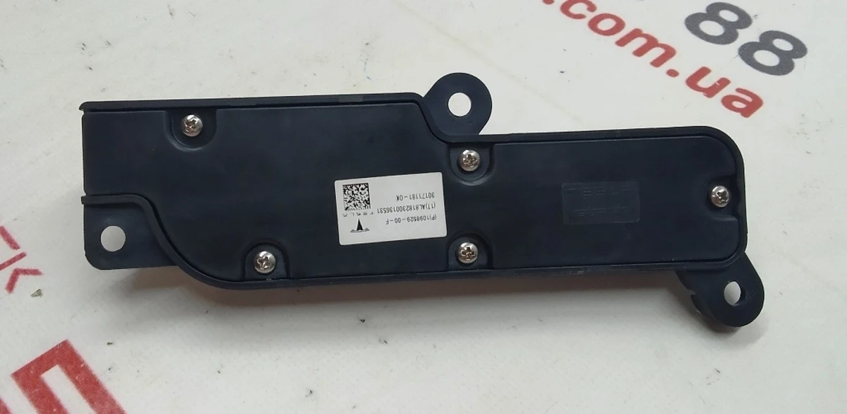 1 M3 SEAT 1R LHD DRIVER SW 8WY LBR damaged Tesla Model 3, Model Y 1098529-00-F