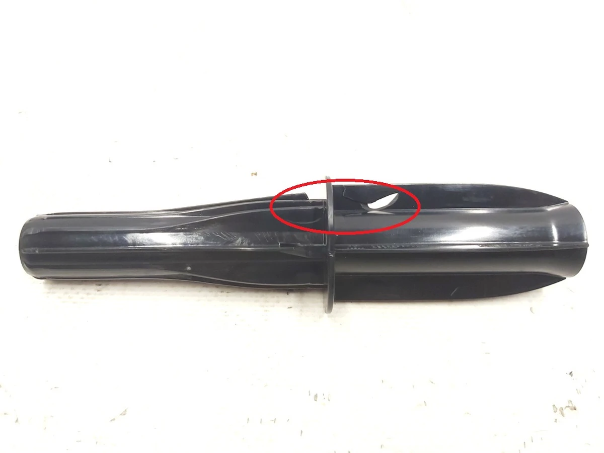 2 Напрямна підголівника сидіння 1-го ряду з пошкодженням Tesla model 3 1098556-00-B