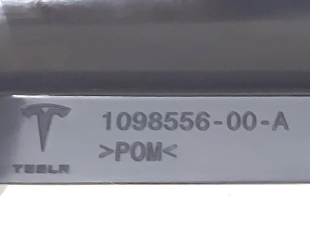2 Напрямна підголівника сидіння 1-го ряду з пошкодженням Tesla model 3 1098556-00-B