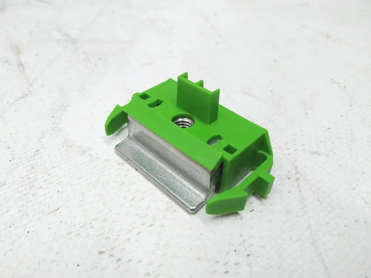 Кріплення притискне модулів основної батареї Tesla model 3 1098669-00-D