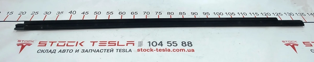 1 Molding outer door front left chrome Tesla model X 1098683-00-D