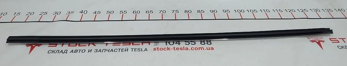 1 Molding outer door front left chrome Tesla model X 1098683-00-D