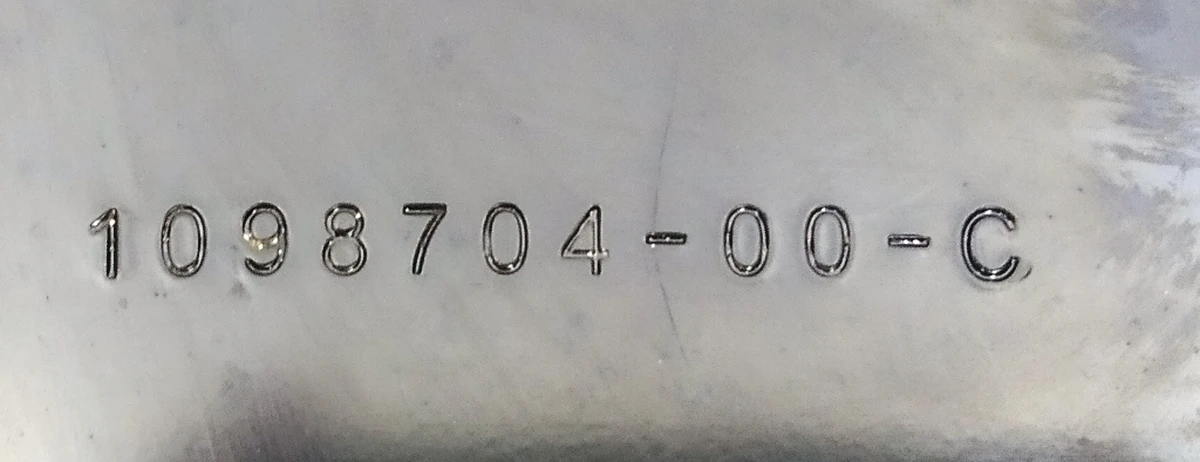 1 Напрямна сидіння другого ряду (кріплення батареї) середня Tesla model 3 1098704-00-D