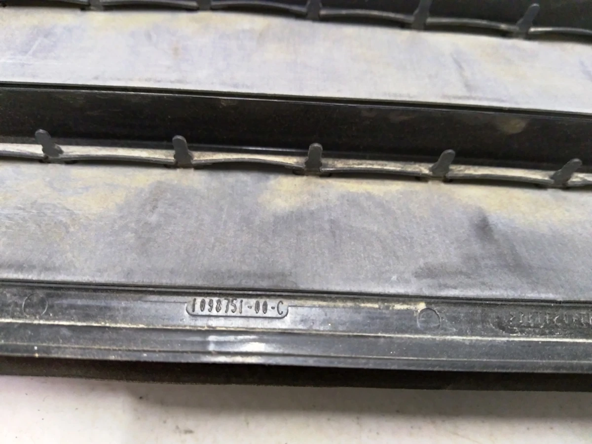 3 Вентиляційний клапан заднього багажника Tesla Model 3, Model 3 Jan 2024, Model Y, Model Y Feb 2025 1098751-00-C