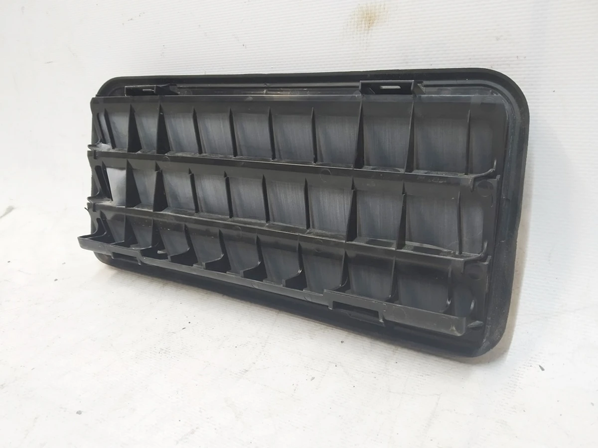 3 Вентиляційний клапан заднього багажника (пошкоджений) Tesla model 3, model Y 1098751-00-C