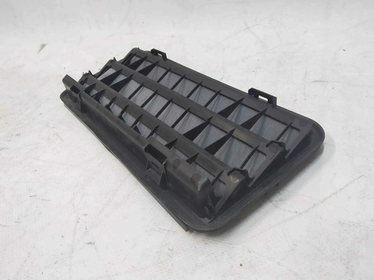 3 Вентиляційний клапан заднього багажника (пошкоджений) Tesla model 3, model Y 1098751-00-C