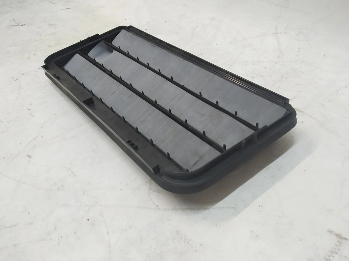 3 Вентиляційний клапан заднього багажника (пошкоджений) Tesla model 3, model Y 1098751-00-C