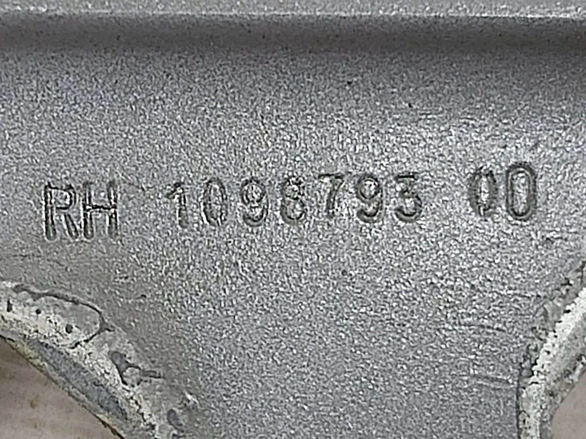 6 Петля кріплення капота права PPSW Tesla model 3, model 3 Jan 2024 1098793-00-D