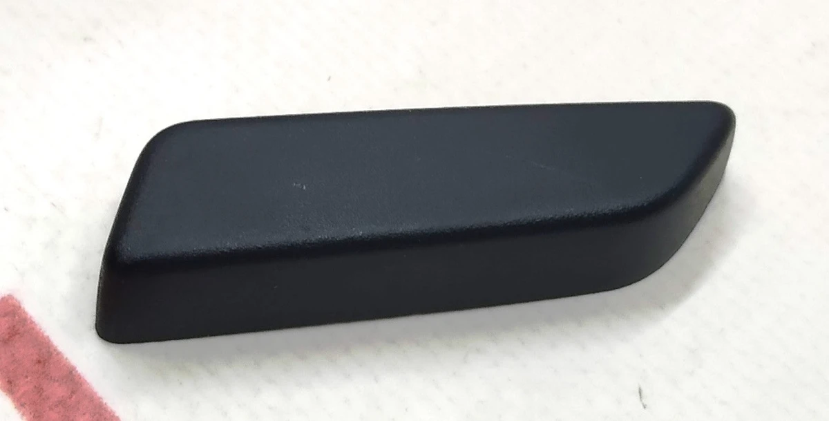 3 Кнопка регулювання положення нижньої частини сидіння водія Tesla Model 3, Model Y 1098840-00-D