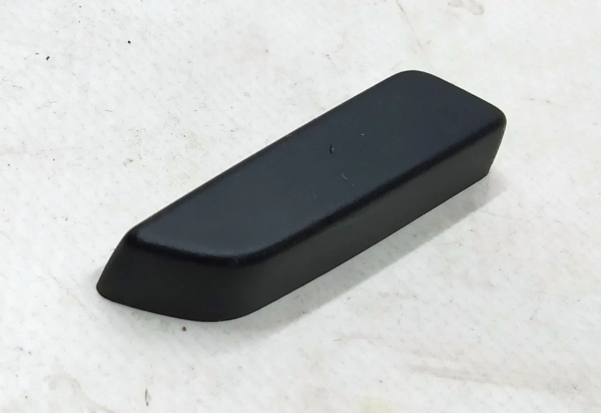 7 FIRST ROW CUSHION SWITCH CAP - RIGHT HAND Tesla Model S REST, Model X, Model 3, Model Y 1098842-00-D