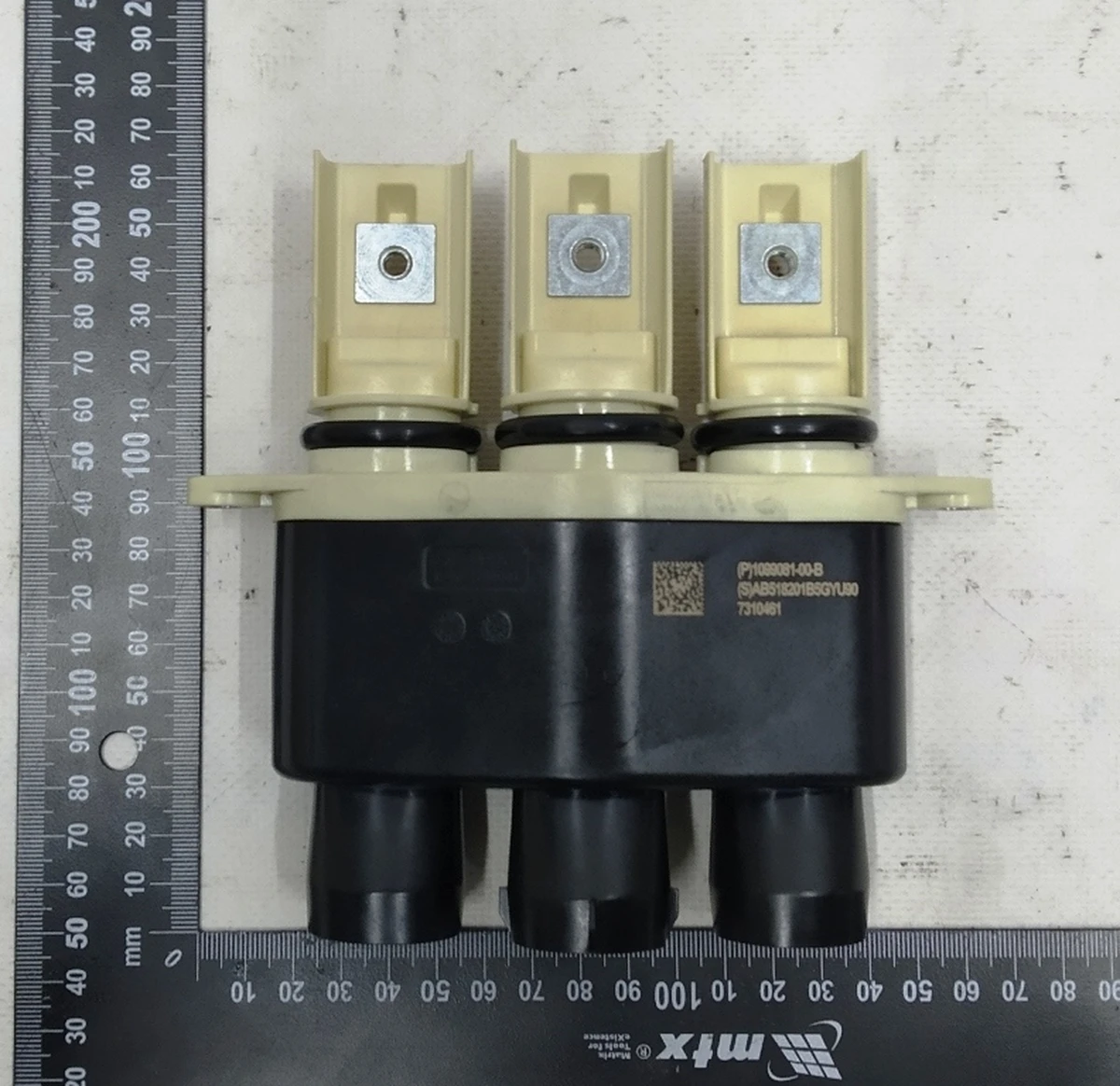 1 Високовольтний роз'єм редуктора двигуна заднього Tesla model 3 1120970-00-F