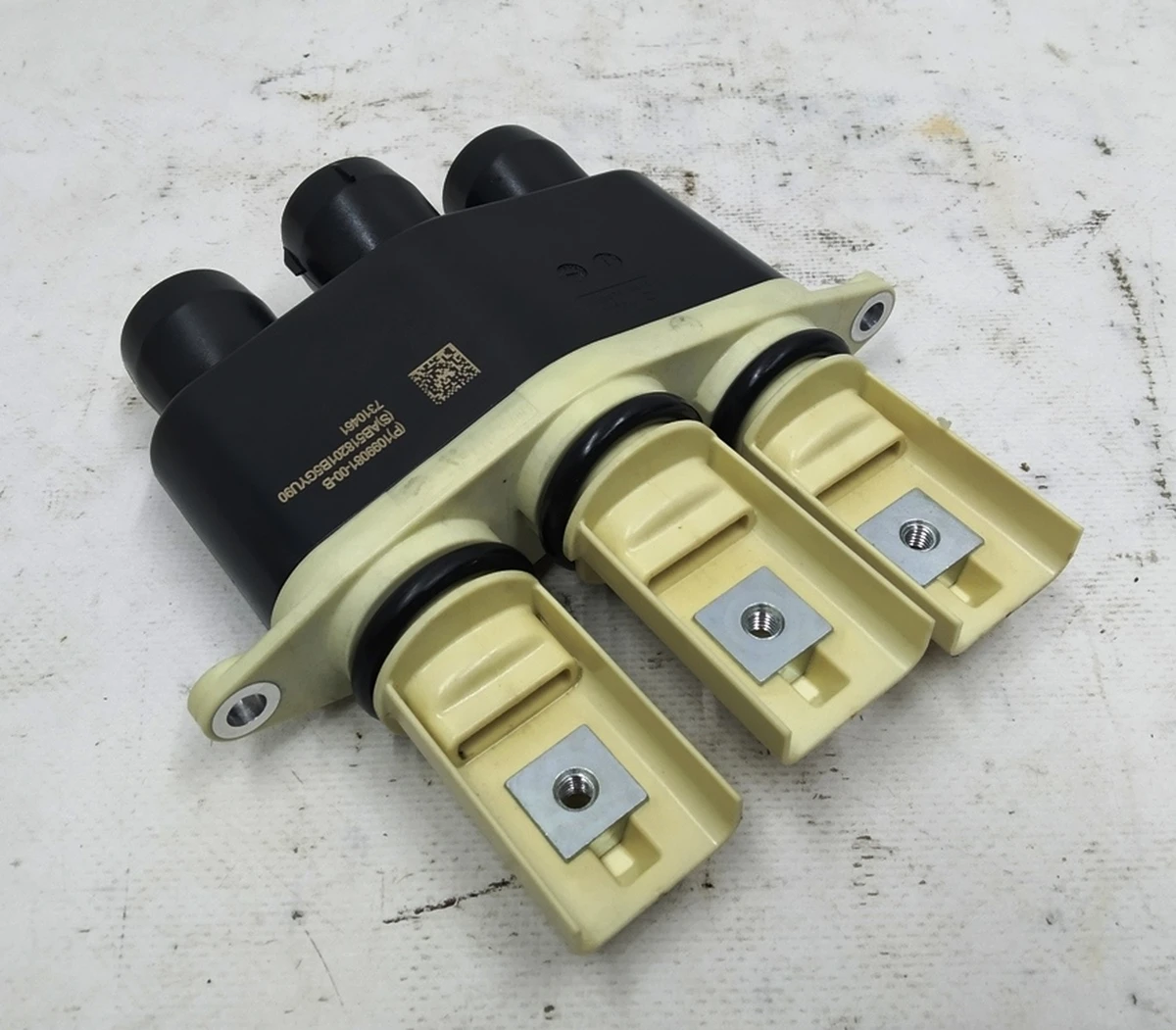 1 Високовольтний роз'єм редуктора двигуна заднього Tesla model 3 1120970-00-F