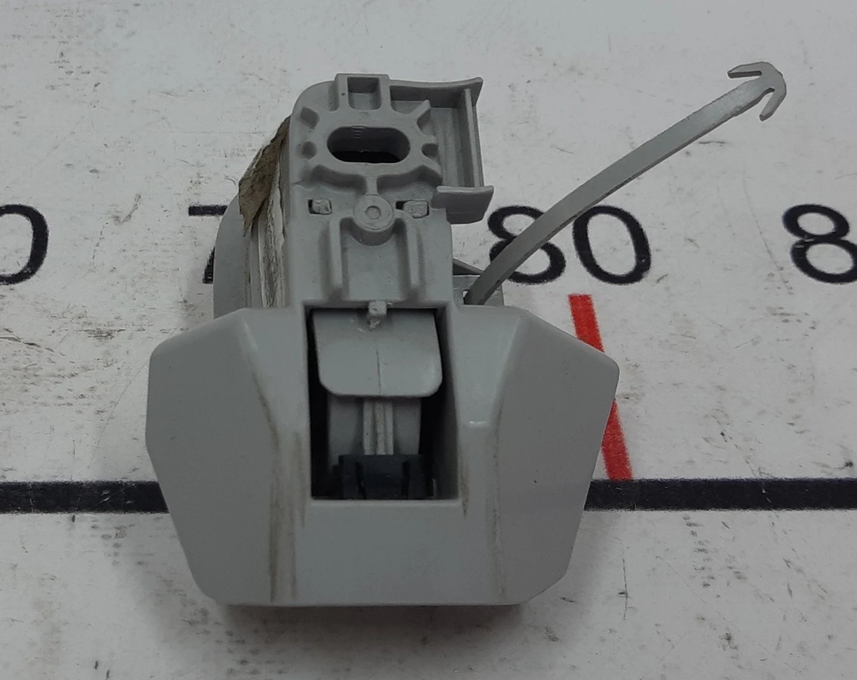 11 Гачок гардеробний правий з пошкодженням Tesla model 3 1099161-00-J