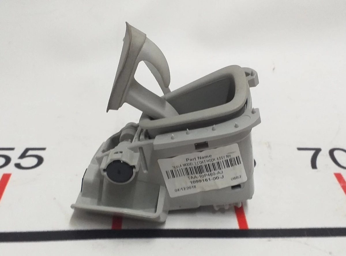 11 Гачок гардеробний правий Tesla model 3 1099161-00-J