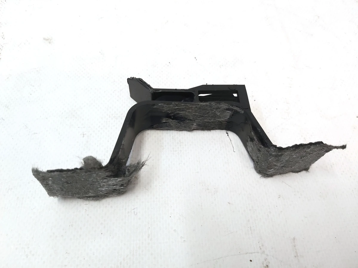 3 Кронштейн боковой правый полки багажного отсека верхней Tesla model 3 1099224-00-D