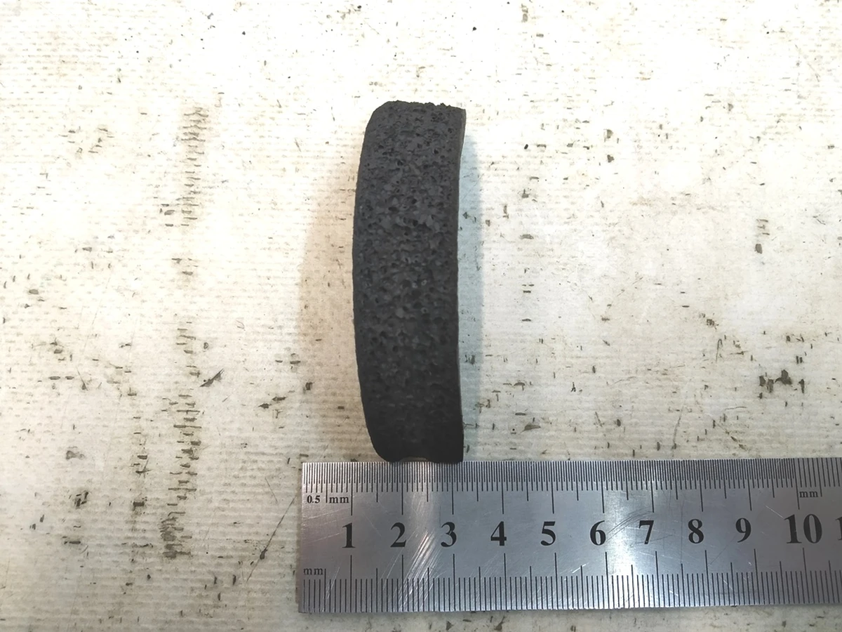 23 Демпфер опора капота (піна) Tesla model Y 1099268-00-B