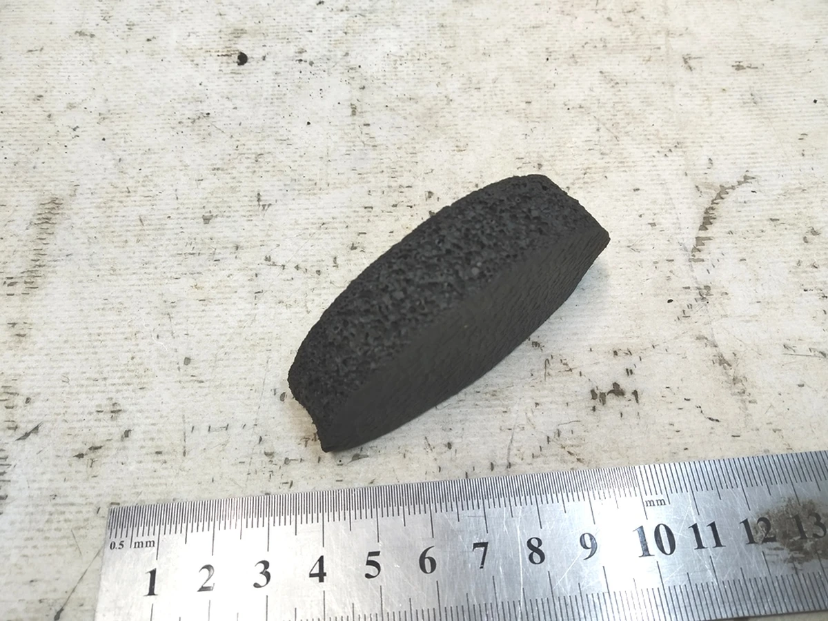 23 Демпфер опора капота (піна) Tesla model Y 1099268-00-B