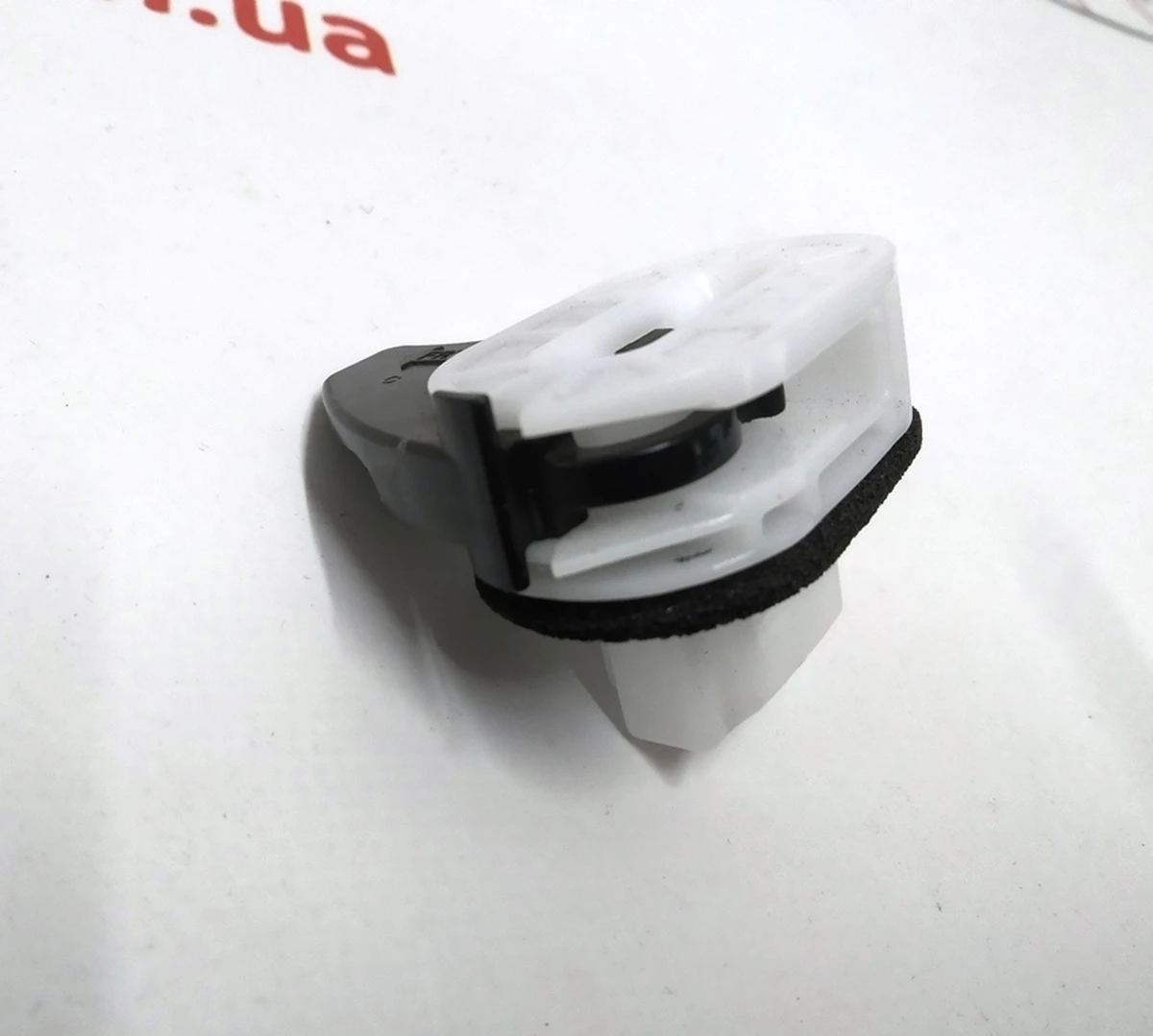 7 Защёлка (фиксатор) дивана 2-го ряда сидений NIFCO 22431 Tesla Model 3, Model 3 Jan 2024 1099583-00-C