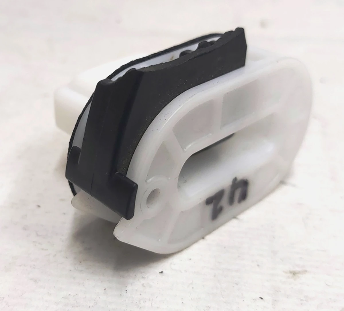 7 M3 2R CUSHION CLIP NIFCO 22431 Tesla Model 3, Model 3 Jan 2024 1099583-00-C