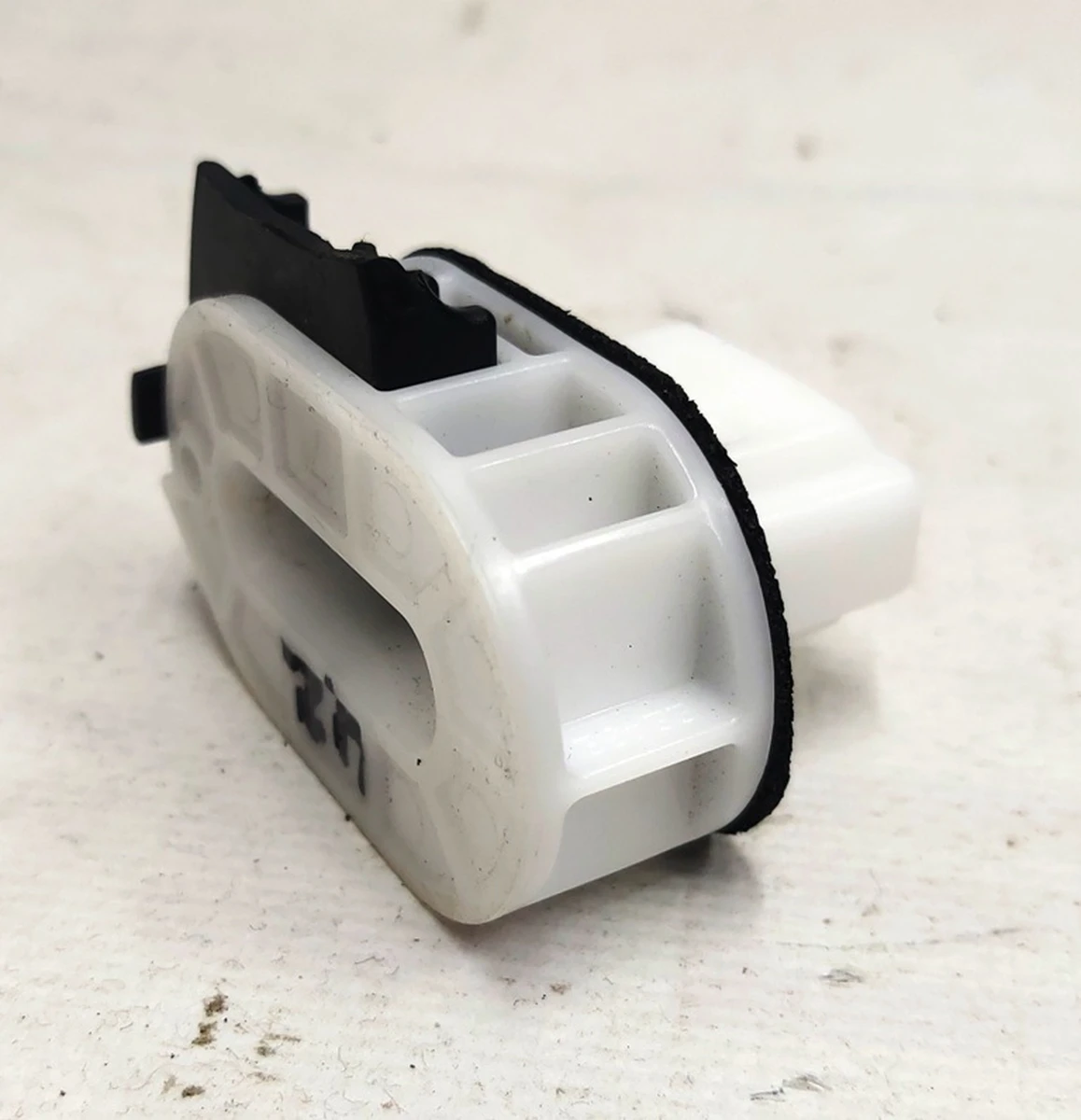 7 M3 2R CUSHION CLIP NIFCO 22431 Tesla Model 3, Model 3 Jan 2024 1099583-00-C