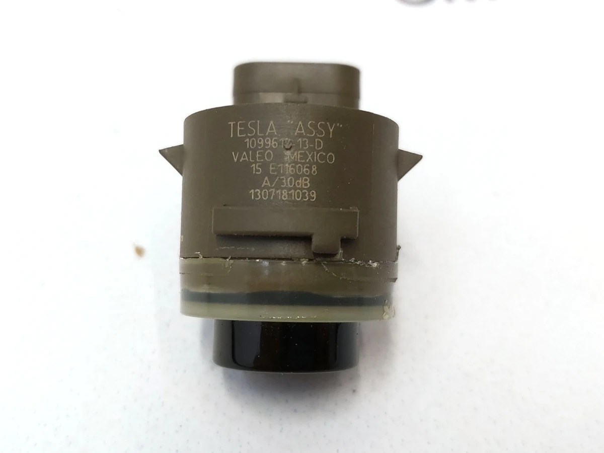 19 Rear center outer roof panel parking sensor Tesla Model X 1099612-13-D