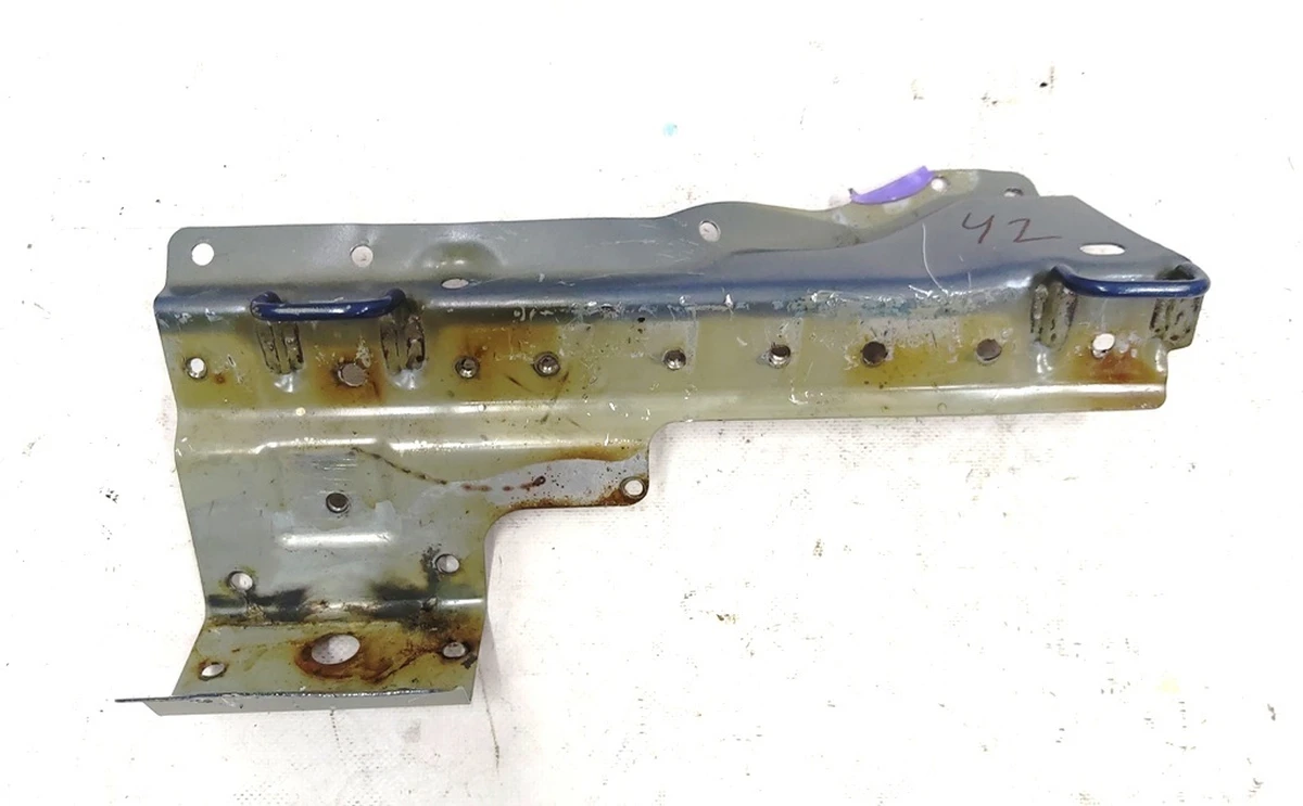 Кузовна панель кріплення сидінь заднього ряду ліва Tesla model 3 1099613-S0-A