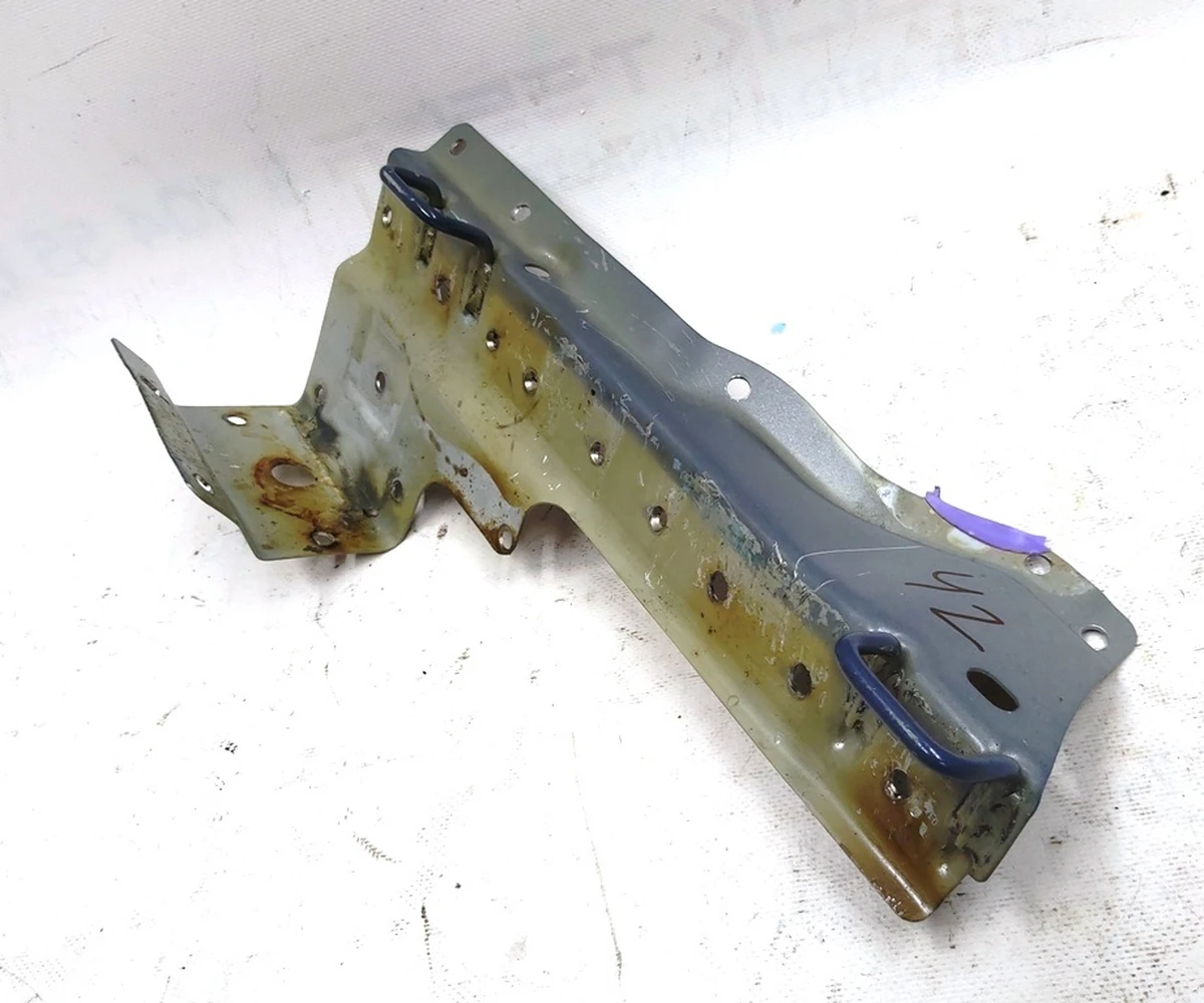 Кузовна панель кріплення сидінь заднього ряду ліва Tesla model 3 1099613-S0-A