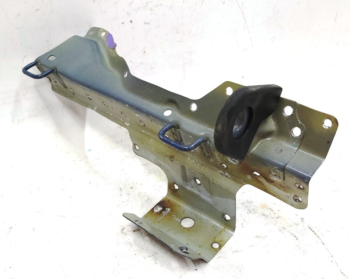 Кузовна панель кріплення сидінь заднього ряду права Tesla model 3 1099613-S0-A