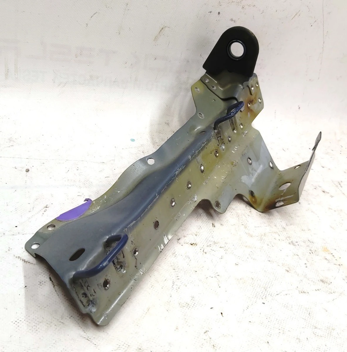 Кузовна панель кріплення сидінь заднього ряду права Tesla model 3 1099613-S0-A