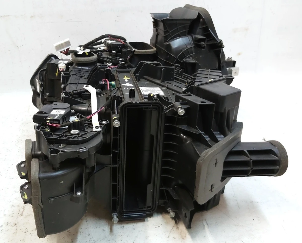 6 Піч салону без нагрівального елементу Tesla model 3 1099999-00-I