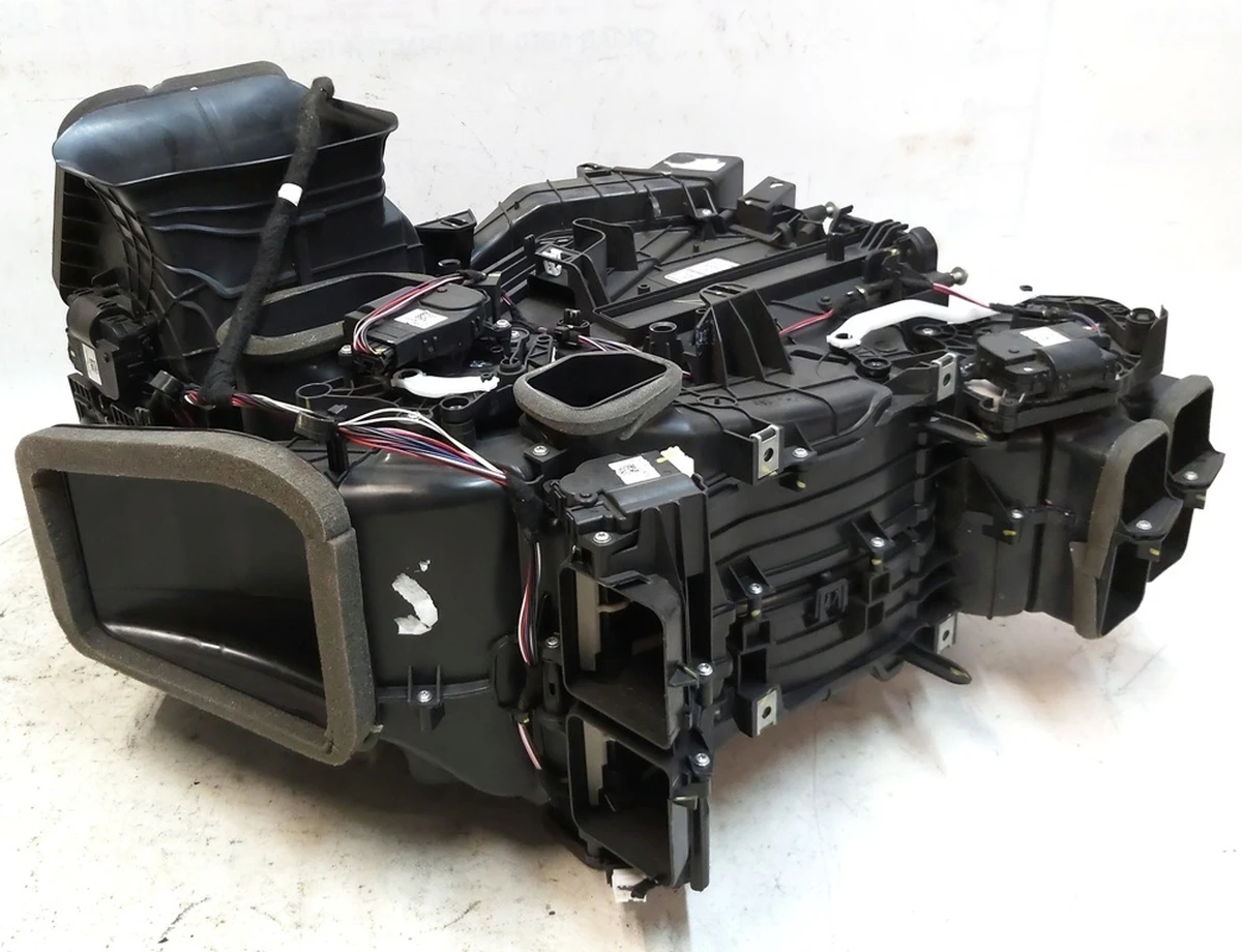 6 Печка салона в сборе без нагревательного элемента Tesla model 3 1099999-99-F