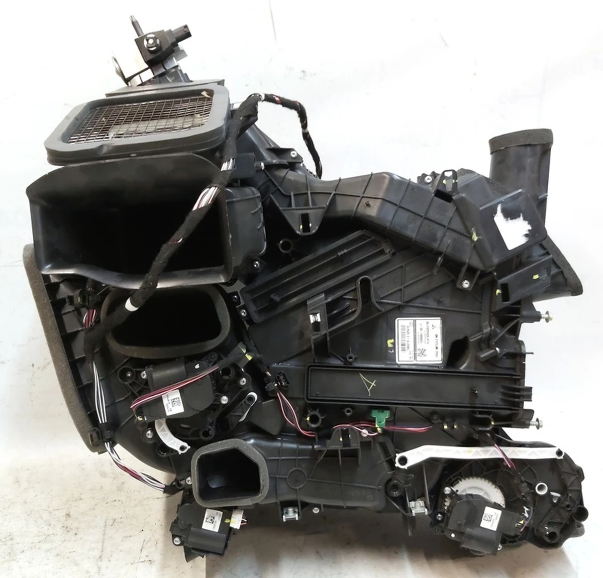 6 Піч салону в зборі без нагрівального елементу Tesla model 3 1099999-99-F