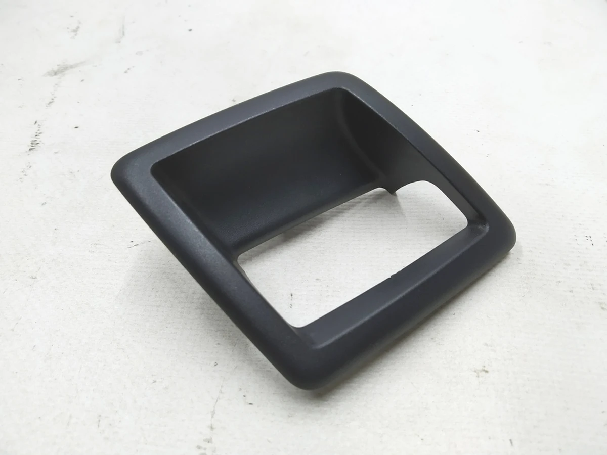 2 Накладка ручки відкриття замка спинки сидіння 2-го ряду BLACK ліва Tesla model 3 1100060-00-C