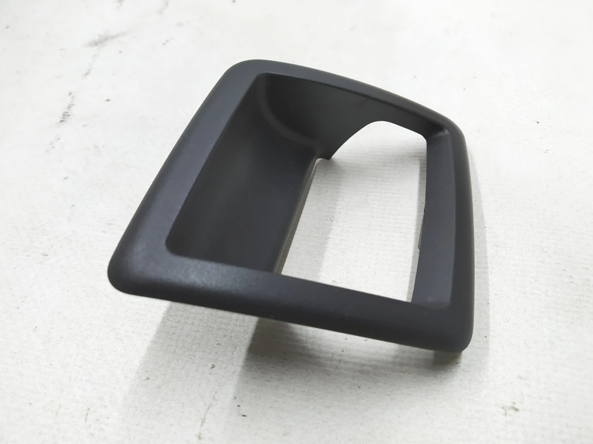 2 Накладка ручки відкриття замка спинки сидіння 2-го ряду BLACK ліва Tesla model 3 1100060-00-C