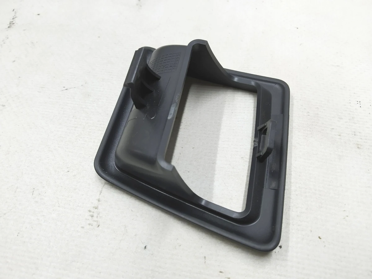 2 Накладка ручки відкриття замка спинки сидіння 2-го ряду BLACK ліва Tesla model 3 1100060-00-C