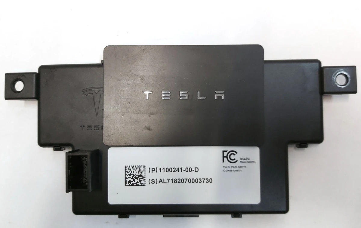 21 Блок та два електронних ключа (картки) комплект Tesla model 3, model Y 1100241-00-D