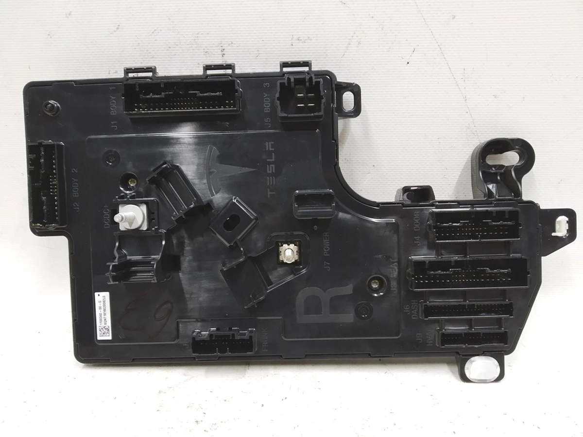 4 Body controller right side Tesla Model 3 1100340-00-I