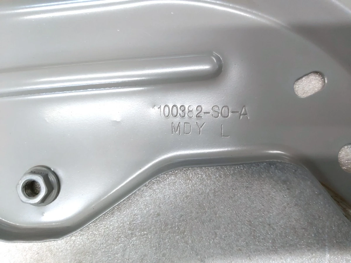 24 Чверть передня ліва кронштейн кріплення фари і крила в зборі Tesla model 3 1100382-S0-A