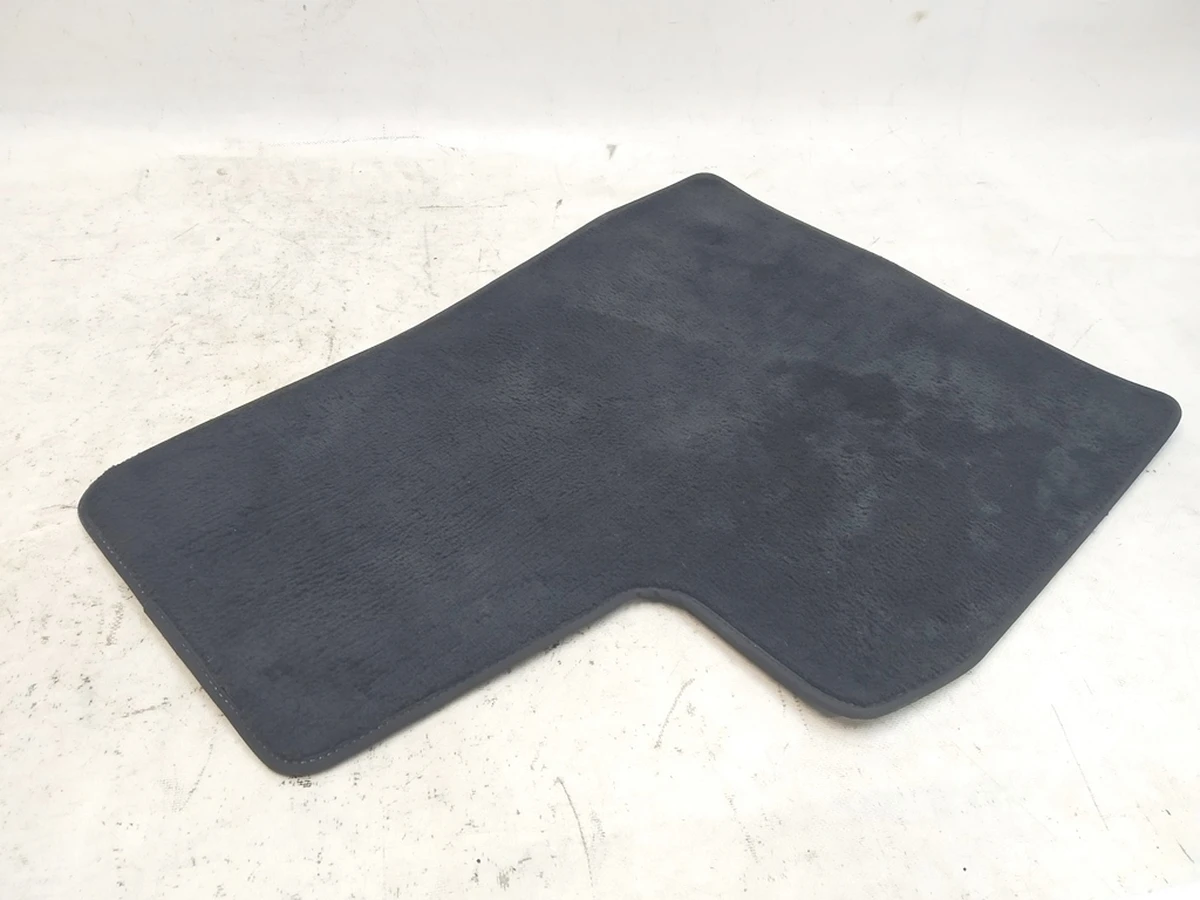 2 Килимок салону першого ряду сидінь водійський (пошкодження) Tesla model X 1100517-00-C