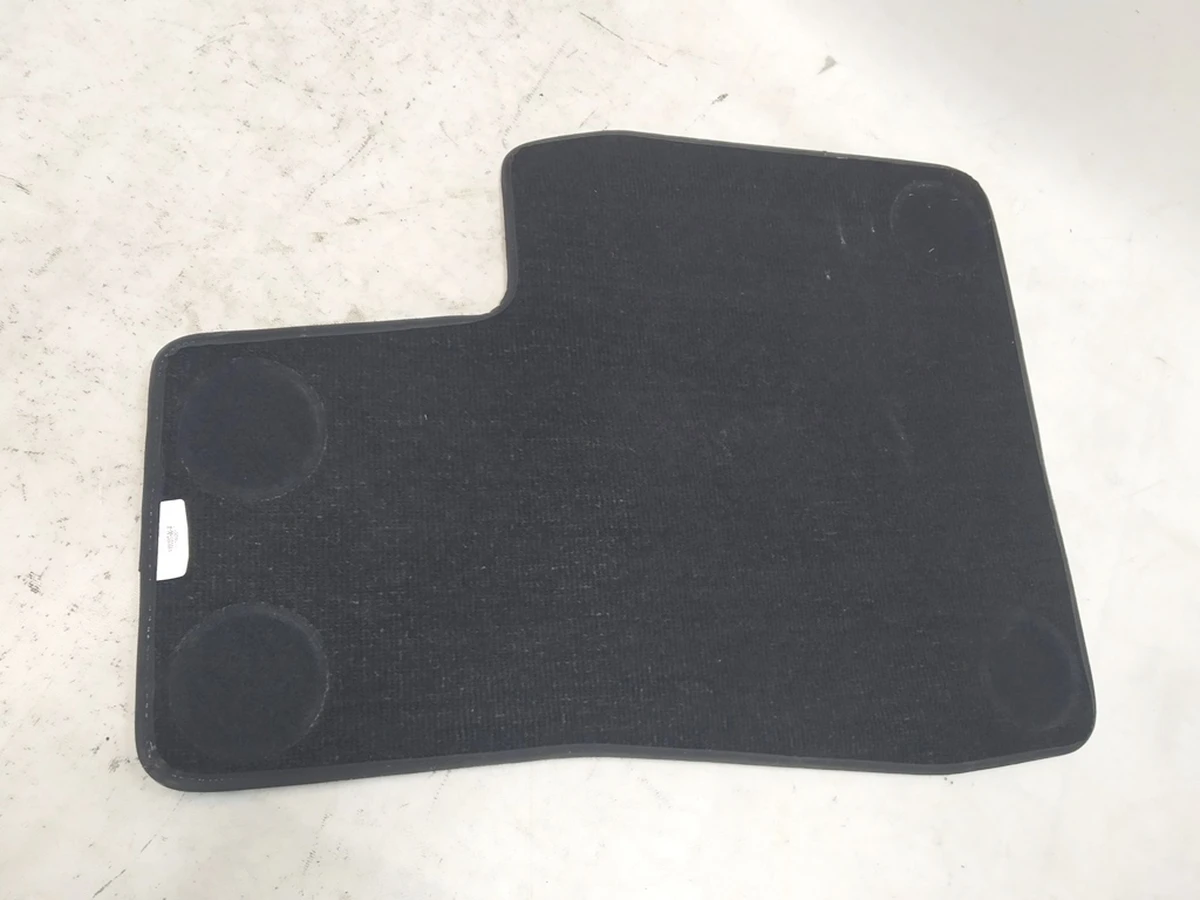 2 Килимок салону першого ряду сидінь водійський (пошкодження) Tesla model X 1100517-00-C