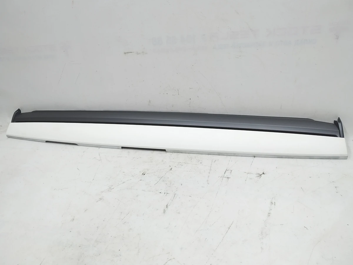 3 Декоративна накладка інструментальної панелі WHITE Tesla model 3 1100567-00-F