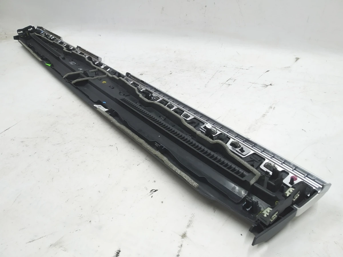 3 Декоративна накладка інструментальної панелі WHITE Tesla model 3 1100567-00-F