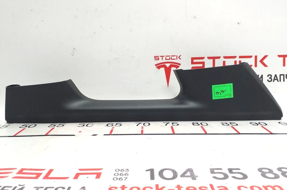 15 Накладка декоративна підстави сидінь 1-го ряду ліва Tesla model X 1061619-00-D