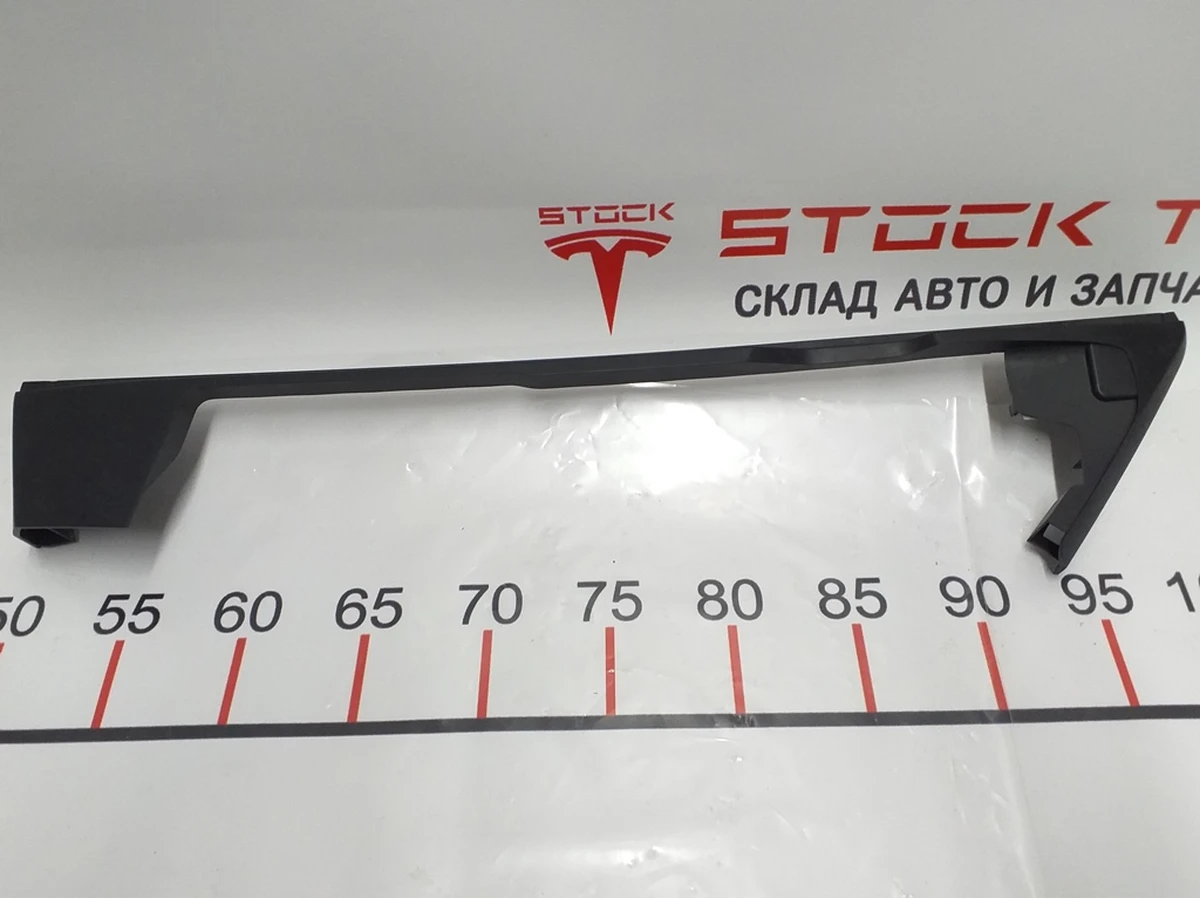 18 MX 1R CVR podium LHS INR RH Tesla Model X 1061627-00-B