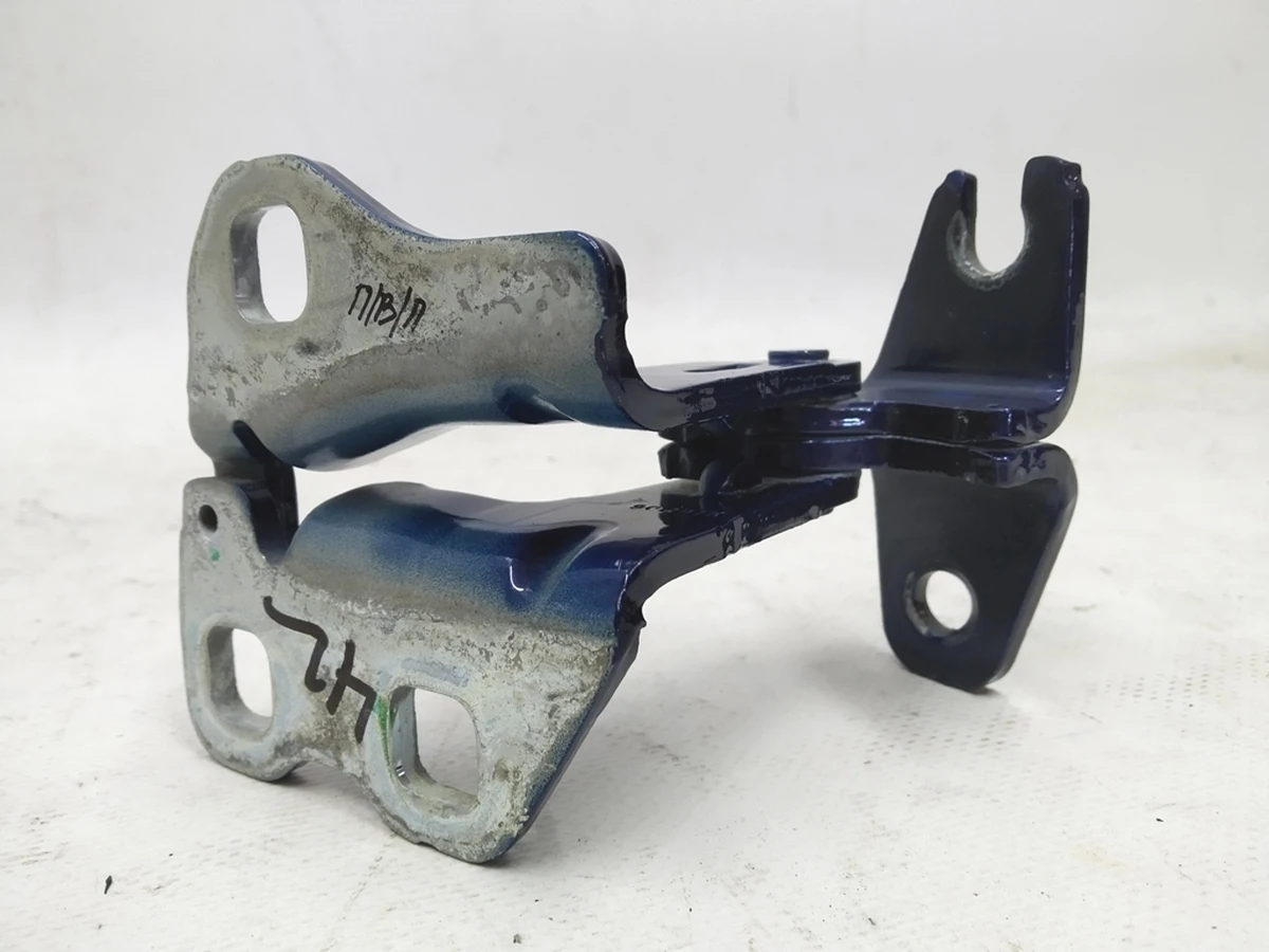 3 Front right upper door hinge PPSB Tesla model 3 1101034-00-F